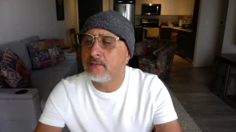 QS - INDEPENDENT MODEL online show from February 6, 2025, 3:20 pm