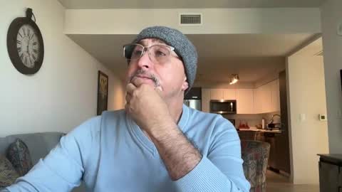 QS - INDEPENDENT MODEL online show from March 11, 2025, 9:59 pm