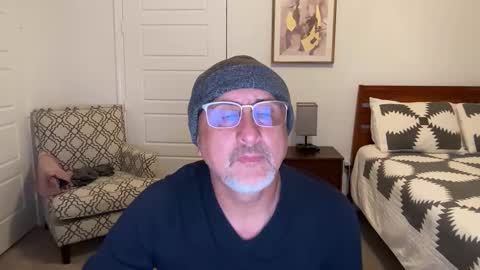 QS - INDEPENDENT MODEL online show from October 18, 2025, 5:54 am