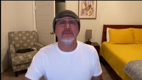 Snapshot of latinnous chatting on December 15, 2025, 3:33 am QS - INDEPENDENT MODEL online show from December 15, 2025, 3:33 am