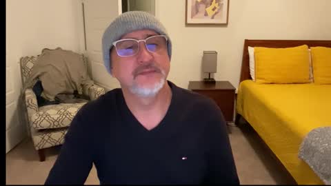 Snapshot of latinnous chatting on December 18, 2025, 6:08 am QS - INDEPENDENT MODEL online show from December 18, 2025, 6:08 am