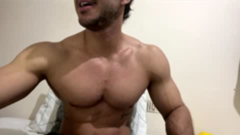 latino_rodri online show from April 20, 2026, 1:14 pm