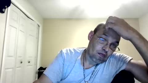 latinoinfla online show from April 19, 2026, 12:43 am