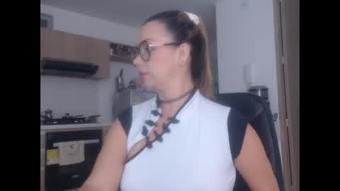 latinpaprika online show from February 19, 2025, 10:56 am