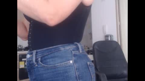 latinpaprika online show from March 5, 2025, 10:32 pm