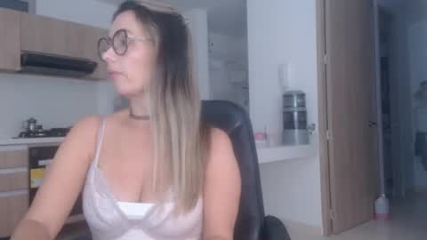 latinpaprika online show from January 17, 2026, 1:21 am