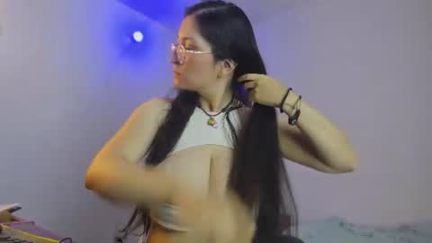 Snapshot of latinsweetx19 chatting on July 23, 2026, 4:21 am LatinSweetx 19 online show from July 23, 2026, 4:21 am