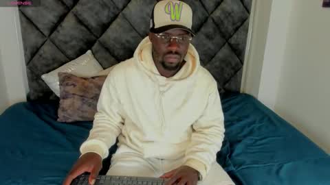 LEANDRO online show from September 20, 2025, 2:45 am