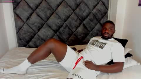 LEANDRO online show from October 19, 2025, 3:29 am