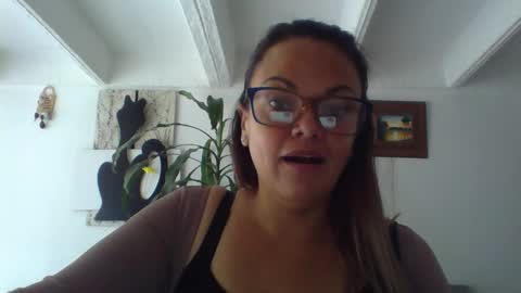 Laura online show from December 22, 2025, 3:53 pm