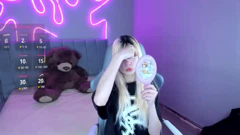 laukyubey1 online show from October 8, 2025, 8:39 pm