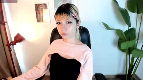 Snapshot of laukyubey1 chatting on April 28, 2026, 7:52 pm laukyubey1 online show from April 28, 2026, 7:52 pm