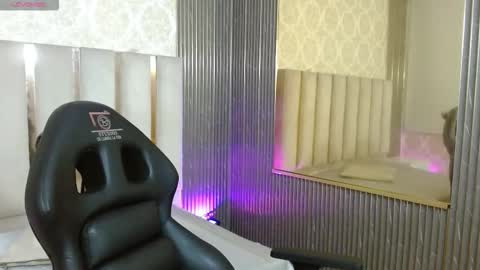 laulin_tay online show from February 8, 2026, 3:54 am