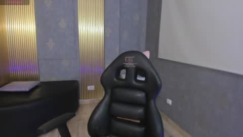 laulin_tay online show from April 8, 2026, 3:17 am