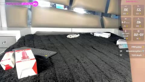 laura__js_ online show from November 24, 2025, 5:34 pm