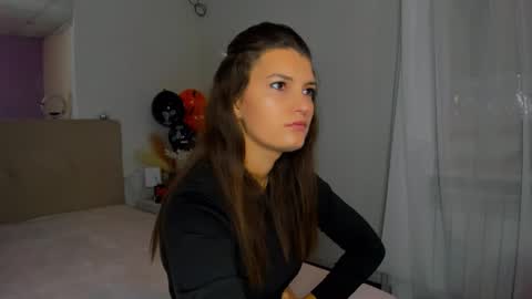 Laura online show from November 2, 2025, 6:05 am