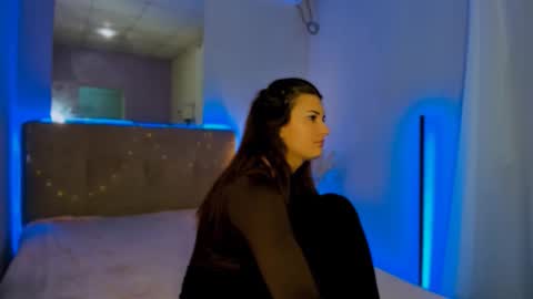 Laura online show from November 14, 2025, 6:34 am