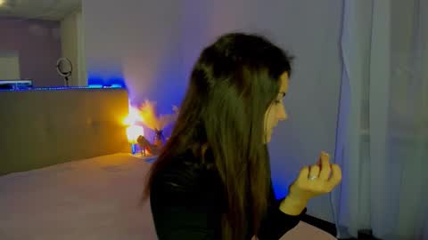 Laura online show from November 25, 2025, 6:13 am