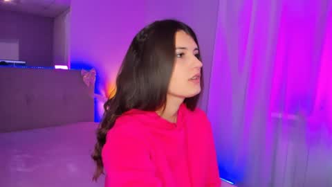 Snapshot of laura__leee chatting on April 25, 2026, 5:10 am Laura online show from April 25, 2026, 5:10 am