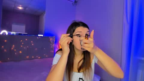 Snapshot of laura__leee chatting on May 1, 2026, 5:12 am Laura online show from May 1, 2026, 5:12 am