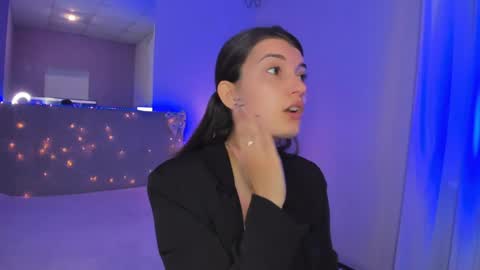 Snapshot of laura__leee chatting on May 15, 2026, 5:03 am Laura online show from May 15, 2026, 5:03 am