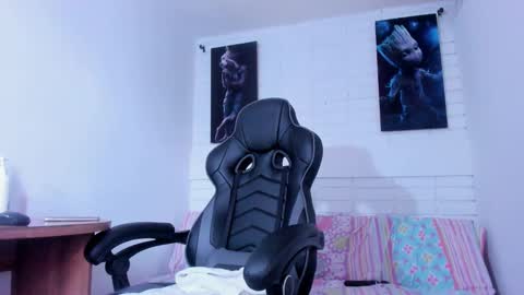 Snapshot of laura__martiinez chatting on January 4, 2025, 4:22 pm online show from January 4, 2025, 4:22 pm