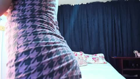 Snapshot of laura__martiinez chatting on January 14, 2025, 3:32 am online show from January 14, 2025, 3:32 am