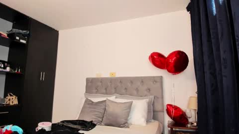 Snapshot of laura__martiinez chatting on February 15, 2025, 2:11 pm online show from February 15, 2025, 2:11 pm