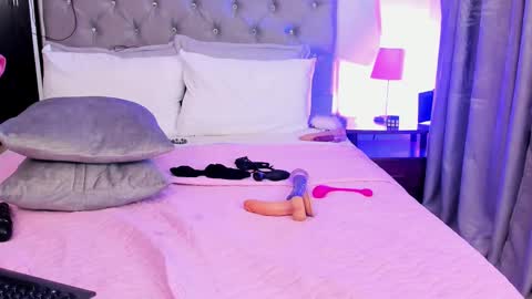 Snapshot of laura__martiinez chatting on February 21, 2025, 1:55 am online show from February 21, 2025, 1:55 am