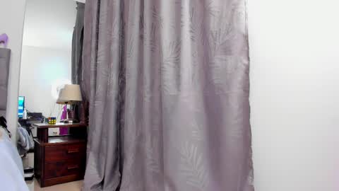 Snapshot of laura__martiinez chatting on February 22, 2025, 6:52 pm online show from February 22, 2025, 6:52 pm