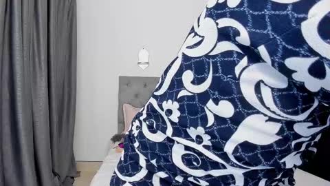 Snapshot of laura__martiinez chatting on September 8, 2025, 6:40 pm online show from September 8, 2025, 6:40 pm