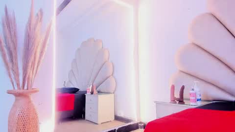 Snapshot of laura__martiinez chatting on October 18, 2025, 2:18 pm online show from October 18, 2025, 2:18 pm