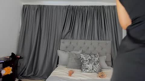 Snapshot of laura__martiinez chatting on November 27, 2025, 12:51 pm online show from November 27, 2025, 12:51 pm