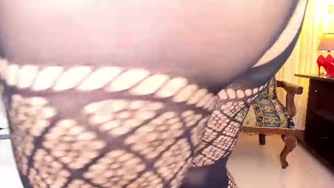 Snapshot of laura__martiinez chatting on July 27, 2026, 3:35 am online show from July 27, 2026, 3:35 am