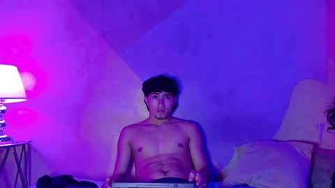 laura_and_kevin online show from September 15, 2025, 2:06 pm