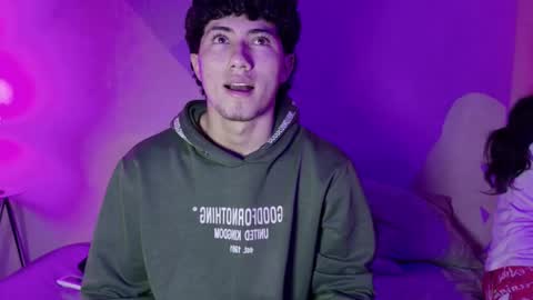 laura_and_kevin online show from September 19, 2025, 2:07 pm