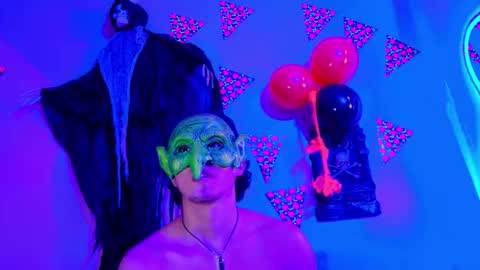 laura_and_kevin online show from October 5, 2025, 2:26 pm