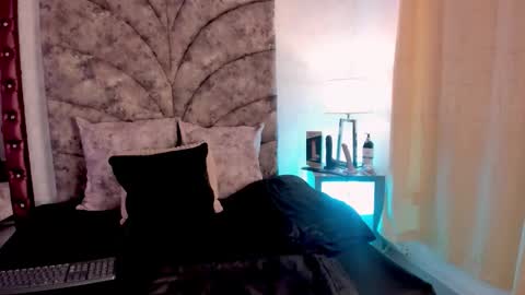 Laura Bassi online show from March 4, 2026, 3:56 am