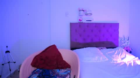 LAURA online show from January 10, 2025, 10:04 pm