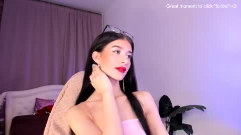 Laura online show from September 17, 2025, 7:37 pm