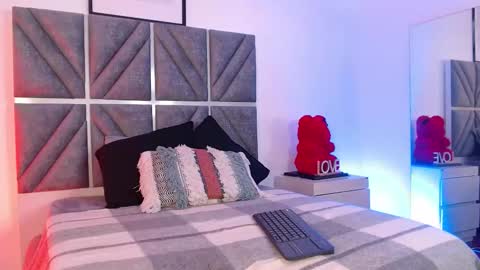 laura_dicardy online show from November 6, 2025, 7:59 pm