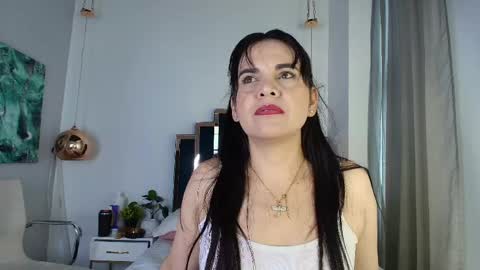 laura hotties online show from June 5, 2026, 5:40 pm