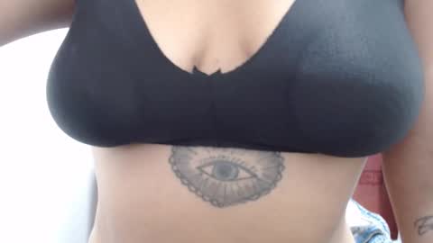  Laura  online show from September 17, 2025, 2:08 pm