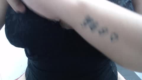  Laura  online show from November 4, 2025, 1:16 am