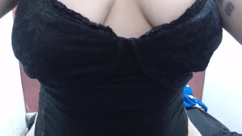  Laura  online show from November 30, 2025, 1:31 am