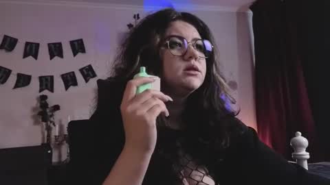 Miss Laura online show from February 19, 2026, 9:49 am