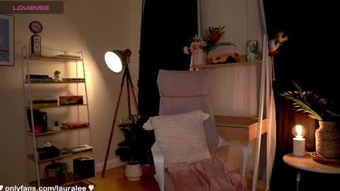 Laura Lee. online show from October 11, 2025, 10:52 pm