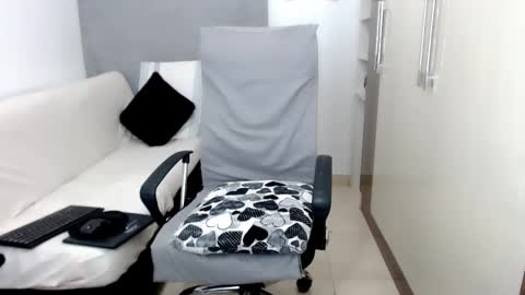 Laura online show from March 2, 2025, 2:41 am