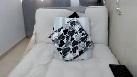 Laura online show from November 22, 2025, 9:25 pm