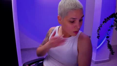 Laura Rose online show from September 12, 2025, 6:02 am